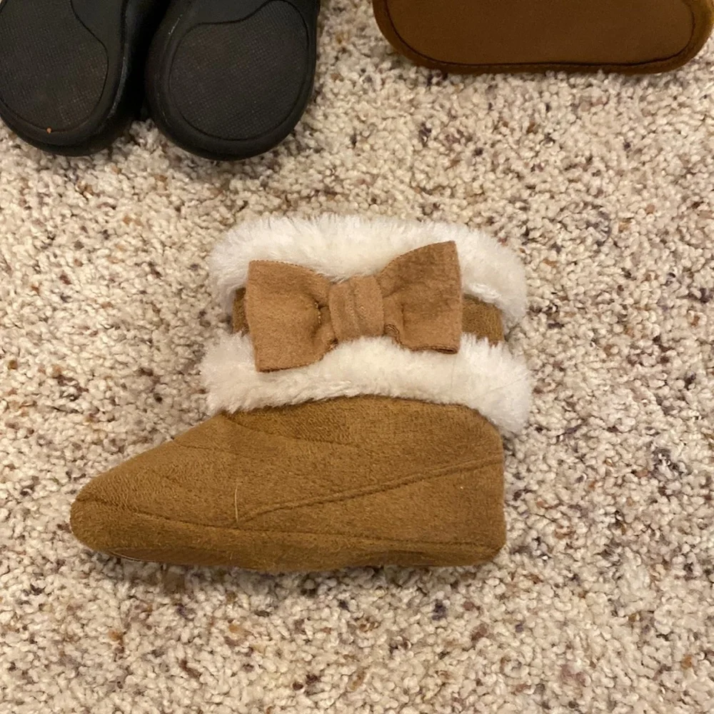 • Baby Shoes • - Picture 3 of 5